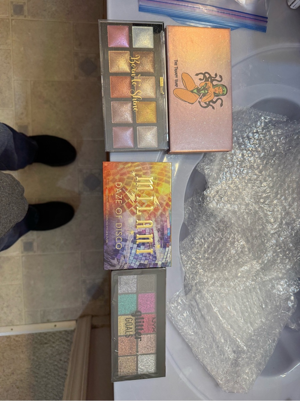 Assorted Shimmer/Glitter Eyeshadow Palette Bundle